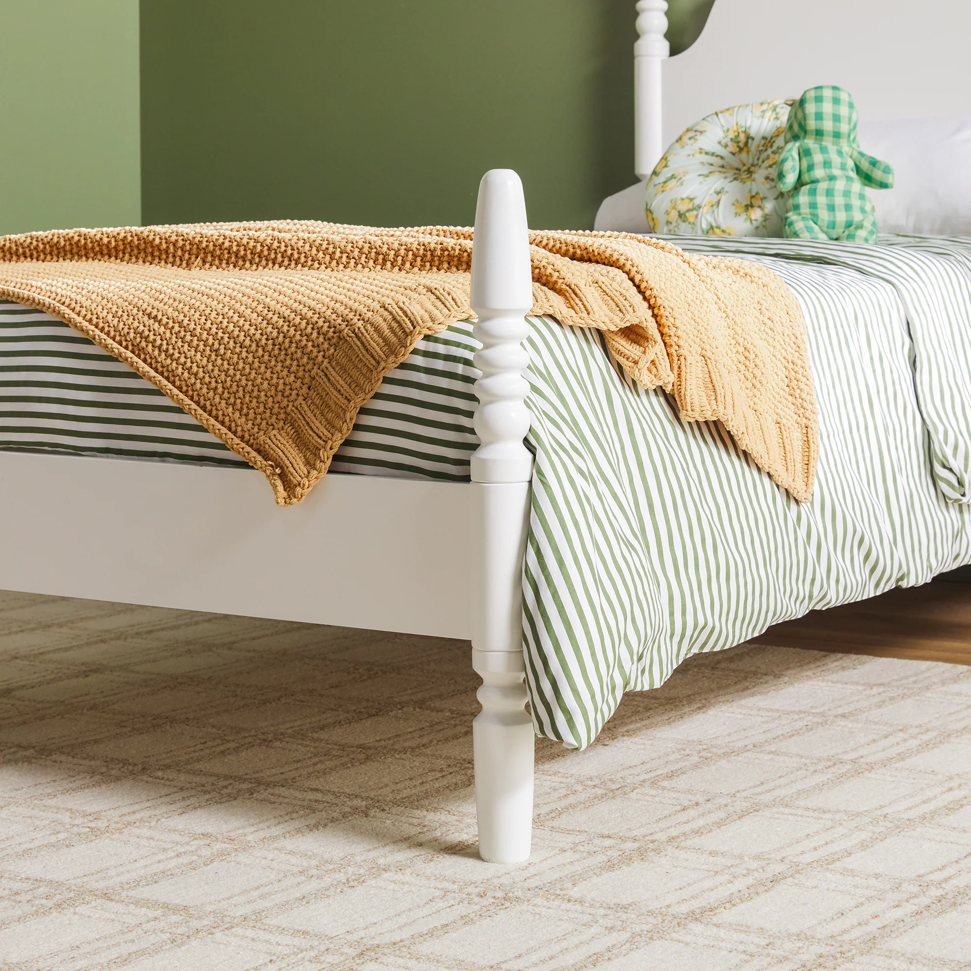 Traditional Vivienne Easy Assembly Solid Wood Twin Bedframe - Image 14
