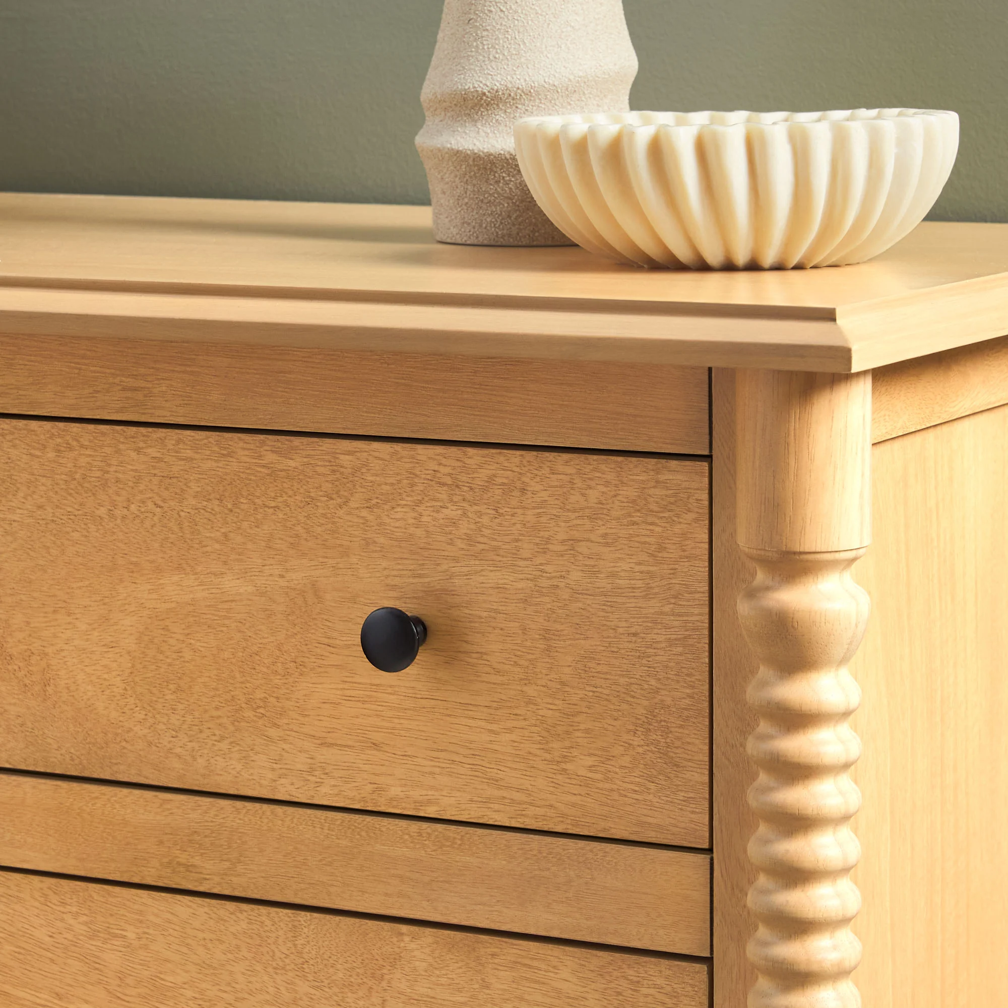 Traditional Vivienne 6-Drawer Easy Assembly Solid Wood Dresser - Image 15