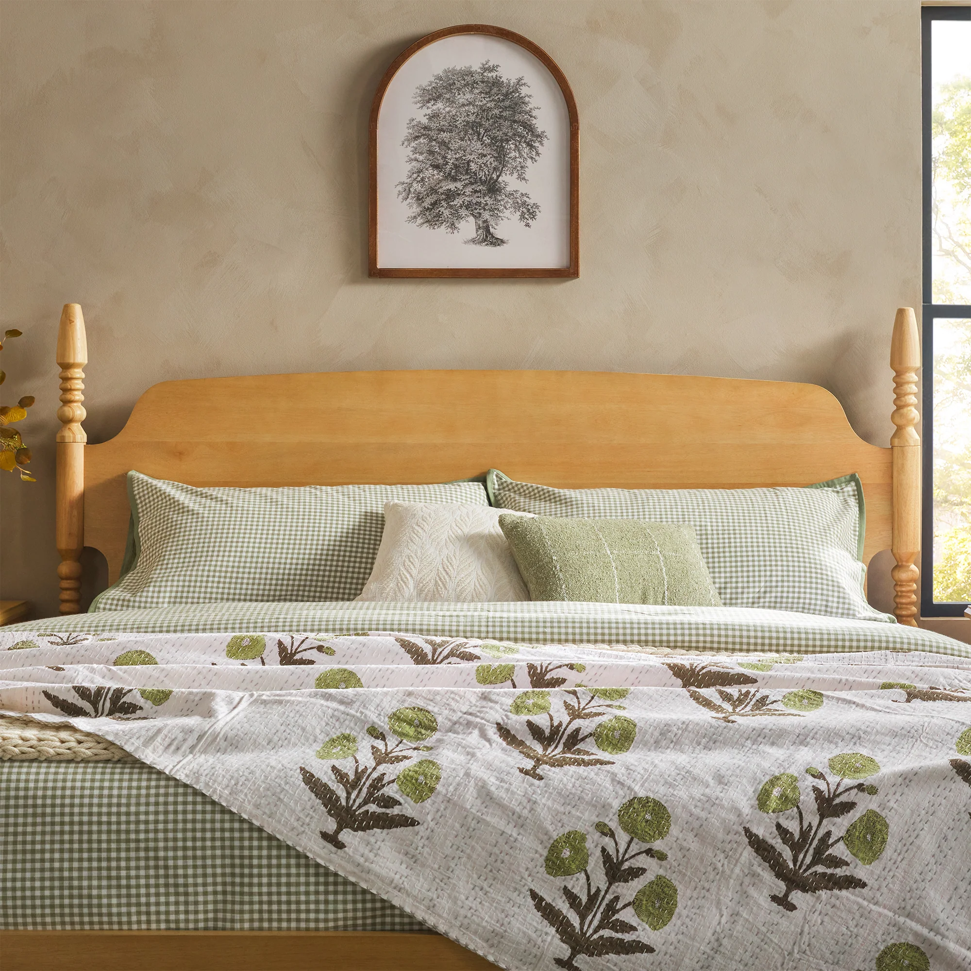 Traditional Vivienne Easy Assembly Solid Wood Bed - Image 12