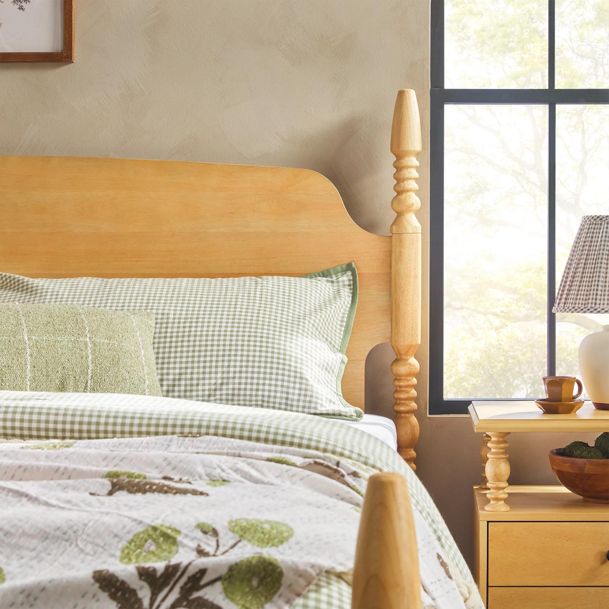 Traditional Vivienne Easy Assembly Solid Wood Bed - Image 13
