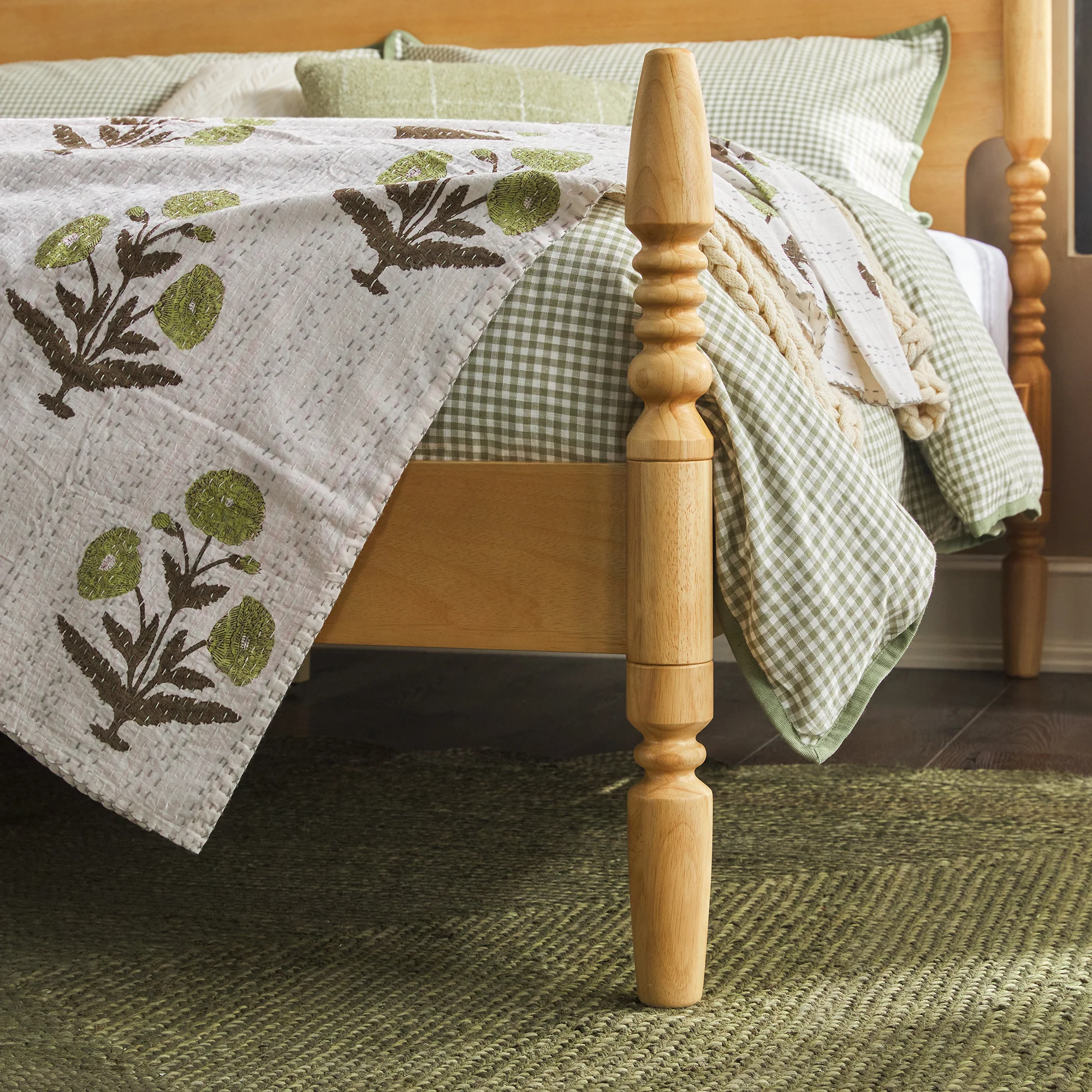 Traditional Vivienne Easy Assembly Solid Wood Bed - Image 14