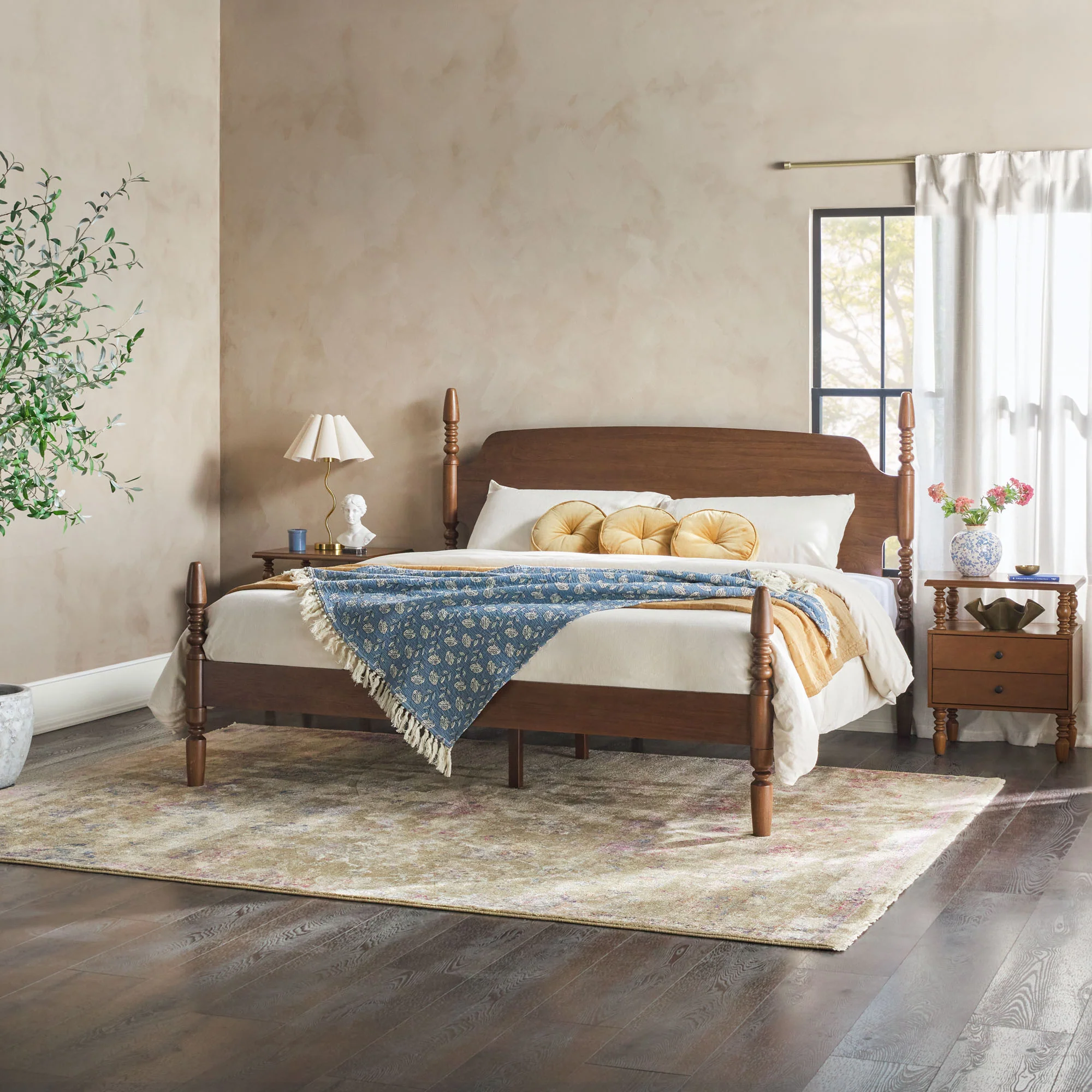 Traditional Vivienne Easy Assembly Solid Wood Bed - Image 3